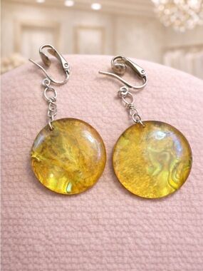 Vintage Gold Tone Yellow Design Round Circle Dangle Clip on Earrings